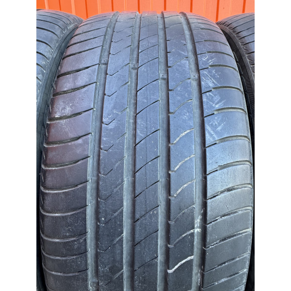Kumho Ecsta HS51